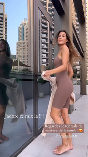 Iris Mittenaere feet photo thumbnail
