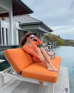 Iris Mittenaere feet photo thumbnail