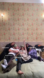 Iris Mittenaere feet photo thumbnail
