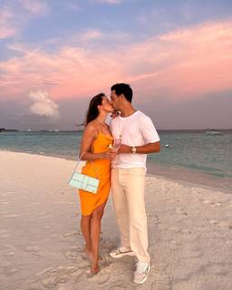 Iris Mittenaere feet photo thumbnail