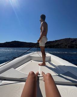 Iris Mittenaere feet photo thumbnail