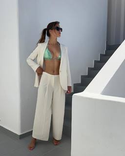 Iris Mittenaere feet photo thumbnail