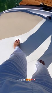 Iris Mittenaere feet photo thumbnail