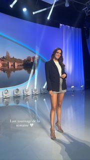 Iris Mittenaere feet photo thumbnail