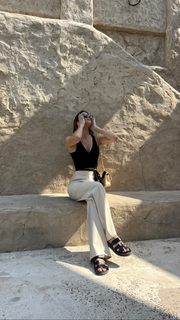 Iris Mittenaere feet photo thumbnail