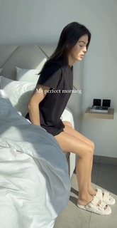 Iris Mittenaere feet photo thumbnail