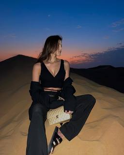 Iris Mittenaere feet photo thumbnail