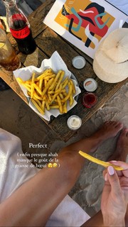 Iris Mittenaere feet photo thumbnail