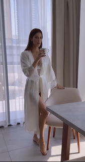 Iris Mittenaere feet photo thumbnail