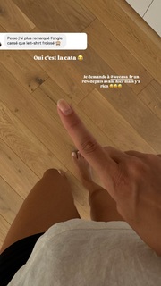Iris Mittenaere feet photo thumbnail