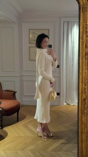 Iris Mittenaere feet photo thumbnail