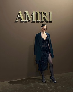 Iris Mittenaere feet photo thumbnail