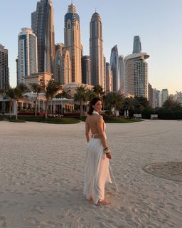 Iris Mittenaere feet photo thumbnail