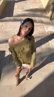 Iris Mittenaere feet photo thumbnail
