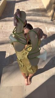 Iris Mittenaere feet photo thumbnail