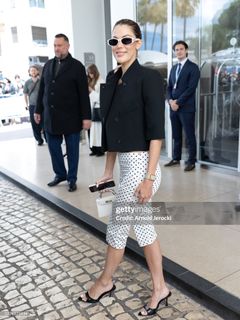 Iris Mittenaere feet photo 2
