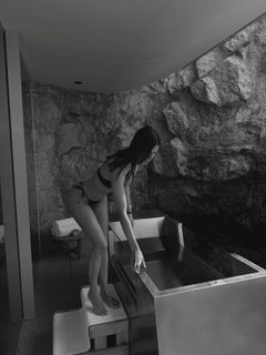 Iris Mittenaere feet photo 4