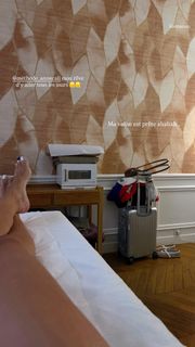 Iris Mittenaere feet photo 2