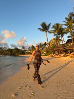 Iris Mittenaere feet photo 2