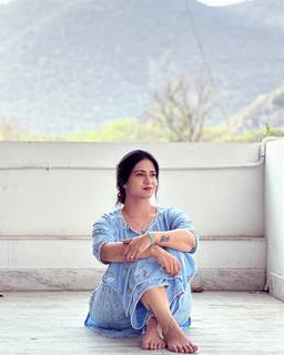 Iris Vatrana feet photo 1