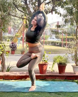 Iris Vatrana feet photo 11