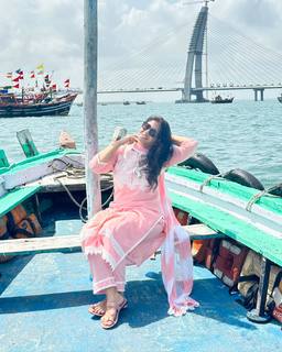 Iris Vatrana feet photo 3