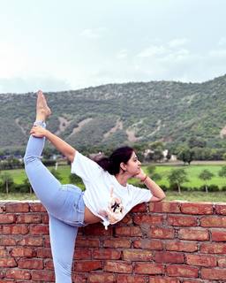 Iris Vatrana feet photo 2