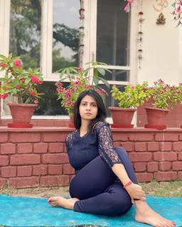 Iris Vatrana feet photo 3