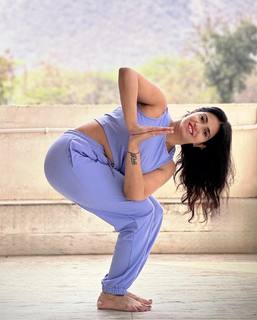 Iris Vatrana feet photo 13