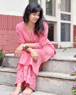 Iris Vatrana feet photo 4