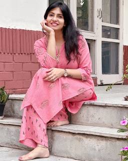 Iris Vatrana feet photo 3