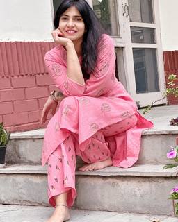 Iris Vatrana feet photo 2