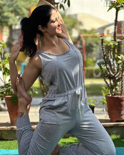 Iris Vatrana feet photo 5