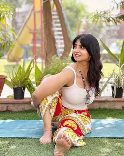 Iris Vatrana feet photo 4