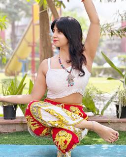 Iris Vatrana feet photo 1