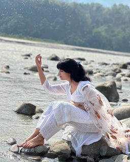 Iris Vatrana feet photo 1