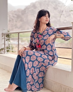 Iris Vatrana feet photo 4