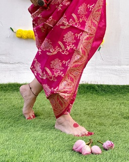 Iris Vatrana feet photo 11