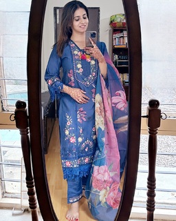Iris Vatrana feet photo 3