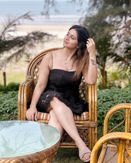 Iris Vatrana feet photo 12