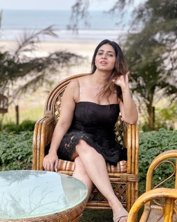 Iris Vatrana feet photo 11