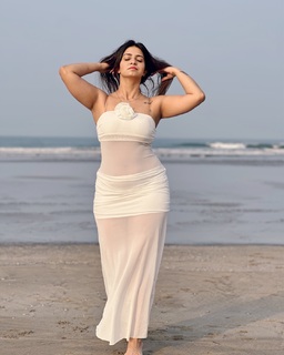 Iris Vatrana feet photo 3