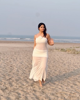 Iris Vatrana feet photo 1