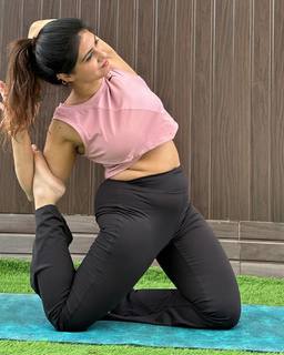 Iris Vatrana feet photo 18