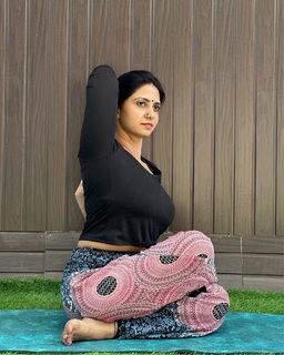 Iris Vatrana feet photo 1