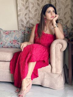 Iris Vatrana feet photo 2