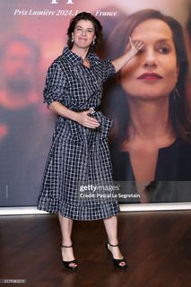 Irène Jacob feet photo 2