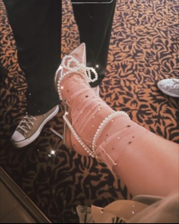 Isa Briones feet photo 2