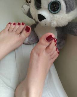 Isa Pes feet photo thumbnail