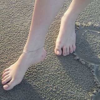 Isa Pes feet photo thumbnail